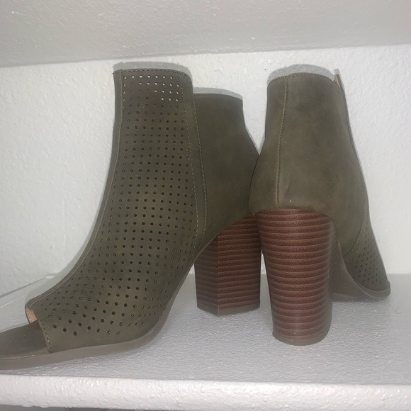 Navy Green Suede Heels - Picture 4 of 4